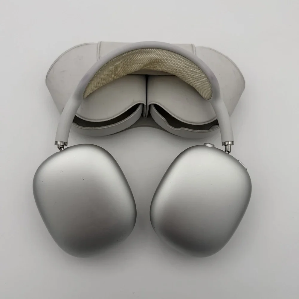 Apple AirPods Max Wireless Over-Ear Headset A2096 - Silver w/ Case